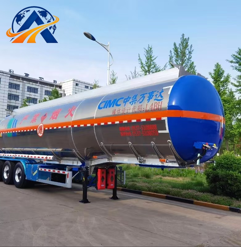 Semi-remorque-citerne à carburant / pétrole à 3 essieux (modèle d’exportation grand public pour l’Afrique et l’Asie centrale, certification ADR pour marchandises dangereuses, destinée au transport de carburants liquides tels que le diesel, l’essence et le kérosène)
