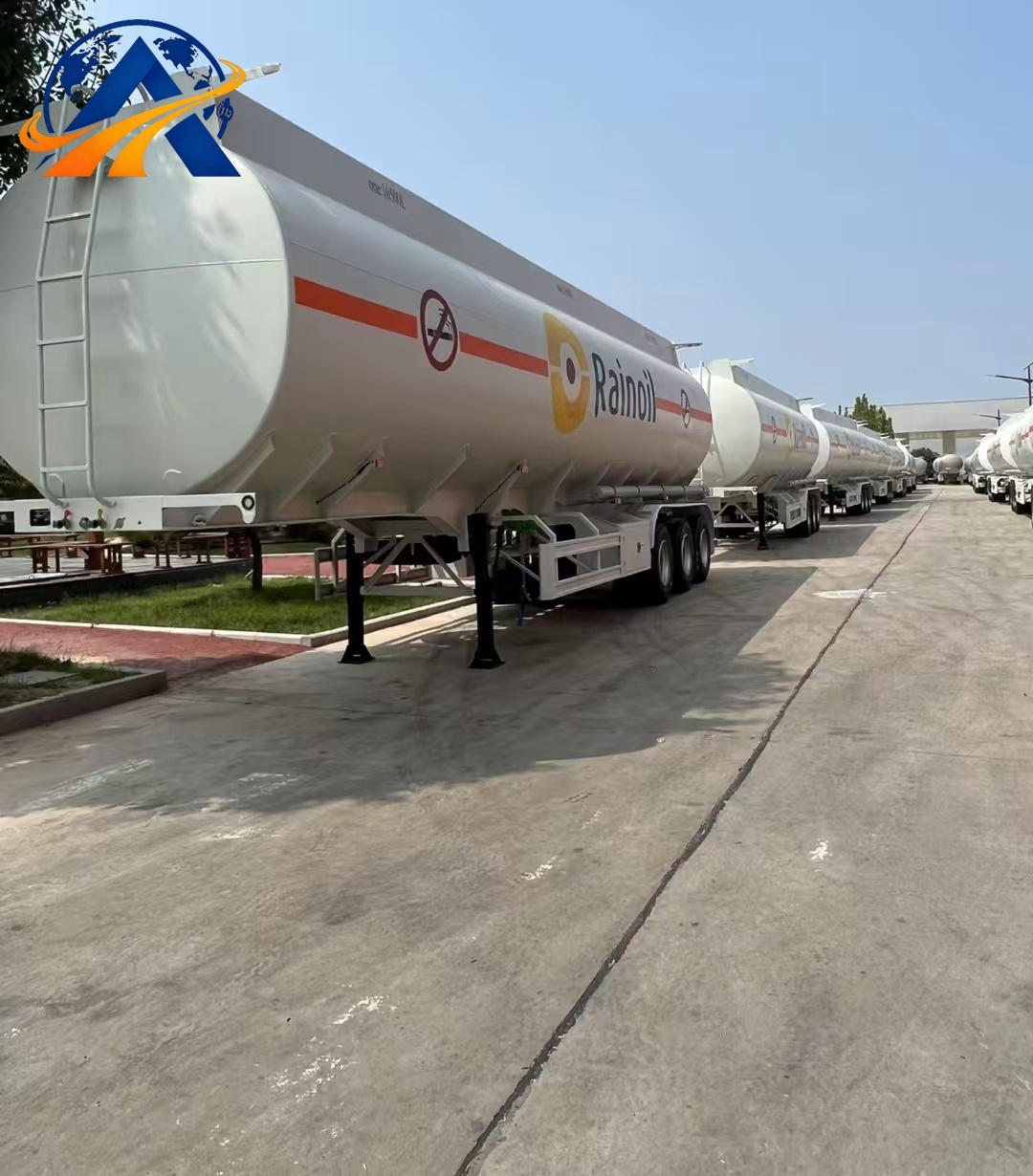 Semi-remorque-citerne à carburant / pétrole à 3 essieux (modèle d’exportation grand public pour l’Afrique et l’Asie centrale, certification ADR pour marchandises dangereuses, destinée au transport de carburants liquides tels que le diesel, l’essence et le kérosène)