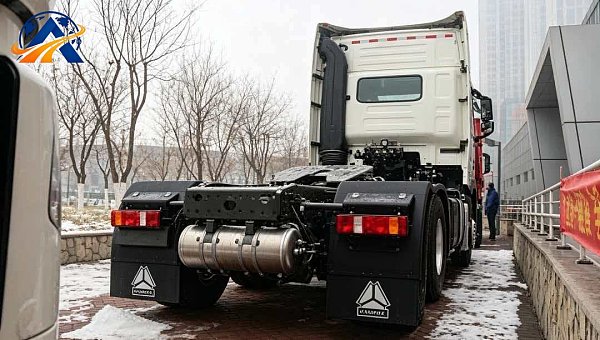 SINOTRUK HOWO T7H 6×4 Tractor Truck
