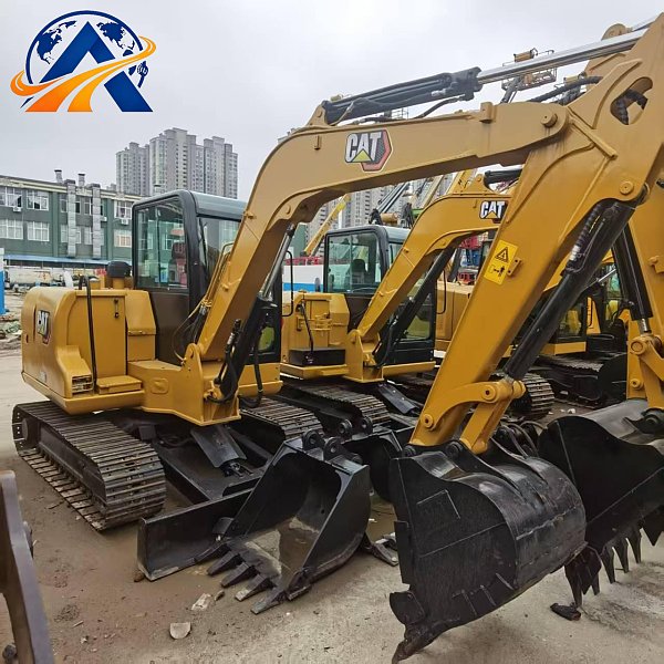 Mini-pelle sur chenilles Caterpillar 306