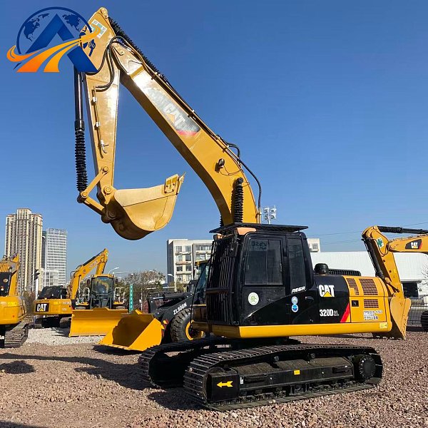حفارة هيدروليكية مجنزرة متوسطة Caterpillar 320D2L