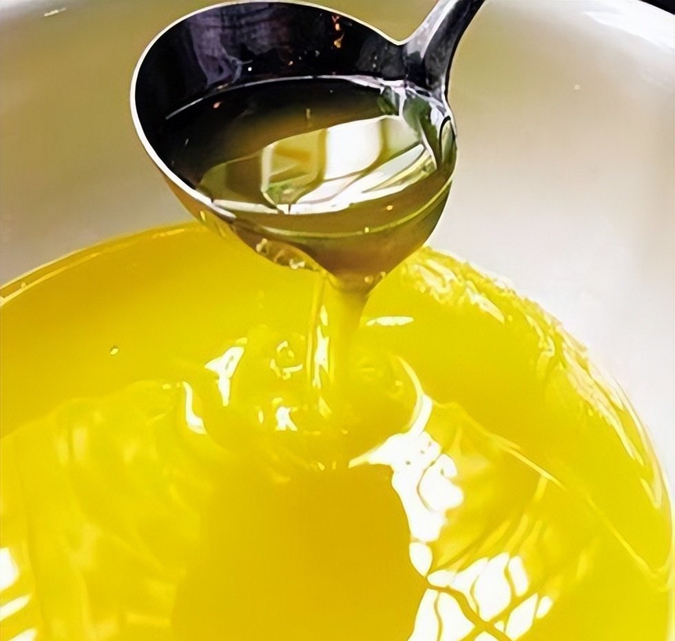 Export-grade chicken fat for pets