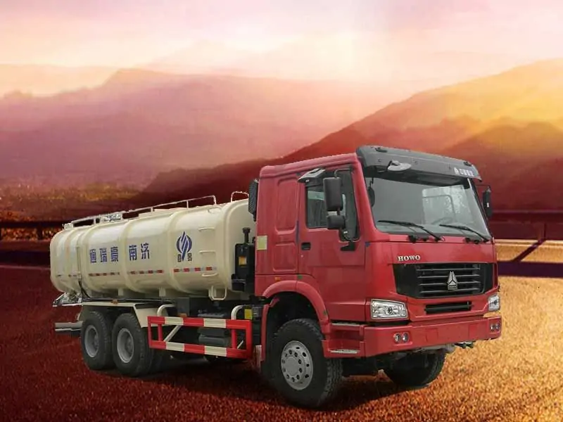 Vacuum garbage truck