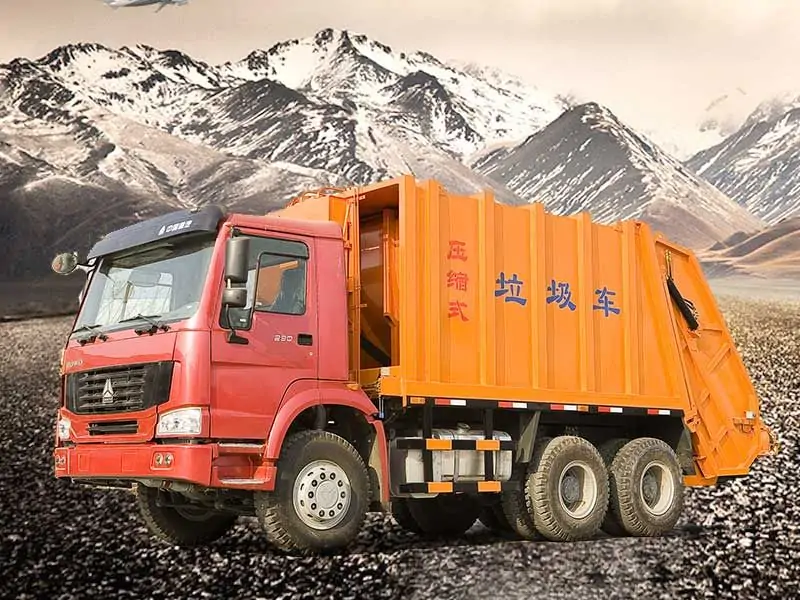 Garbage compactor truck