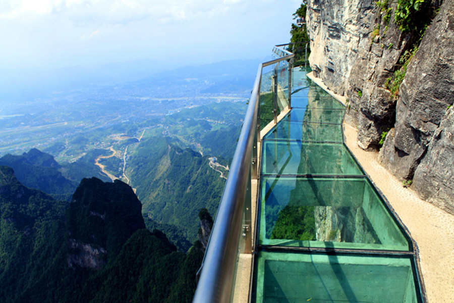 Zhangjiajie Tianmen mountain glass plank road