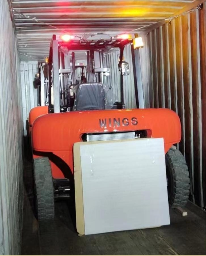 5 tons diesel forklift.png