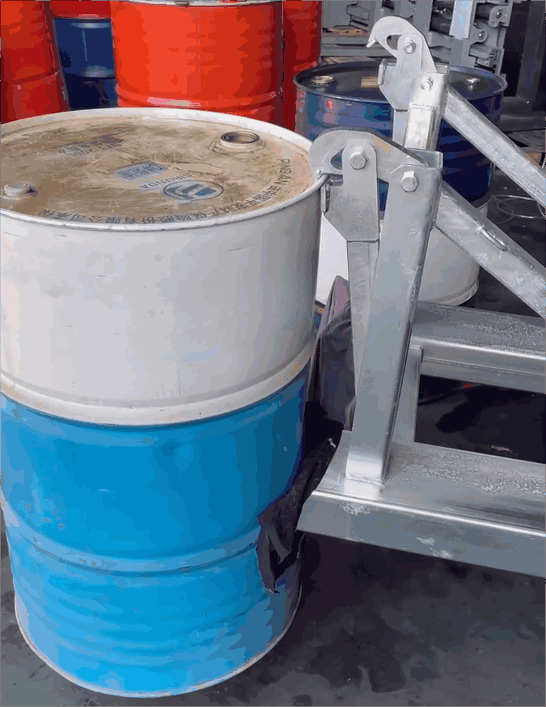 Forklift with Bucket clip.png