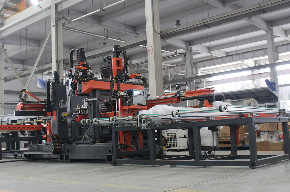 System door and window integrated machine