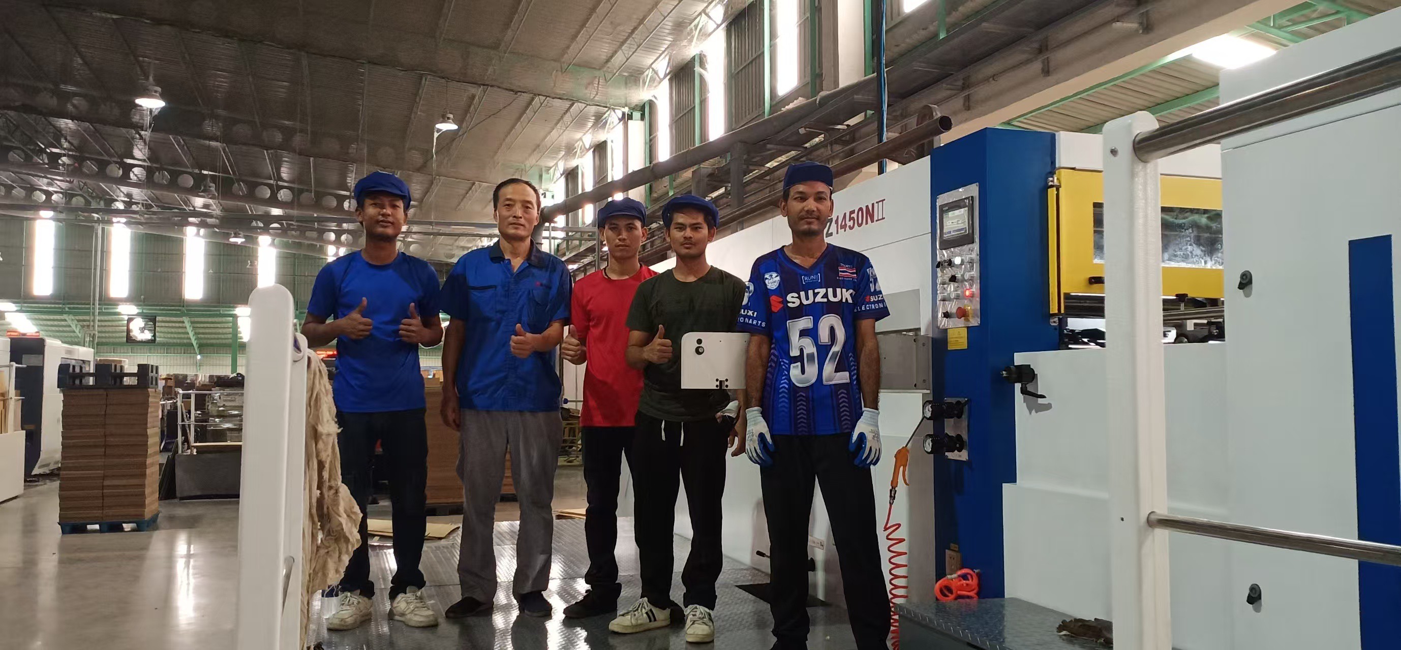 The fully automatic flatbed die-cutting machine MWZ1450NⅡ has been successfully installed and is operating at a customer's factory in Thailand.
