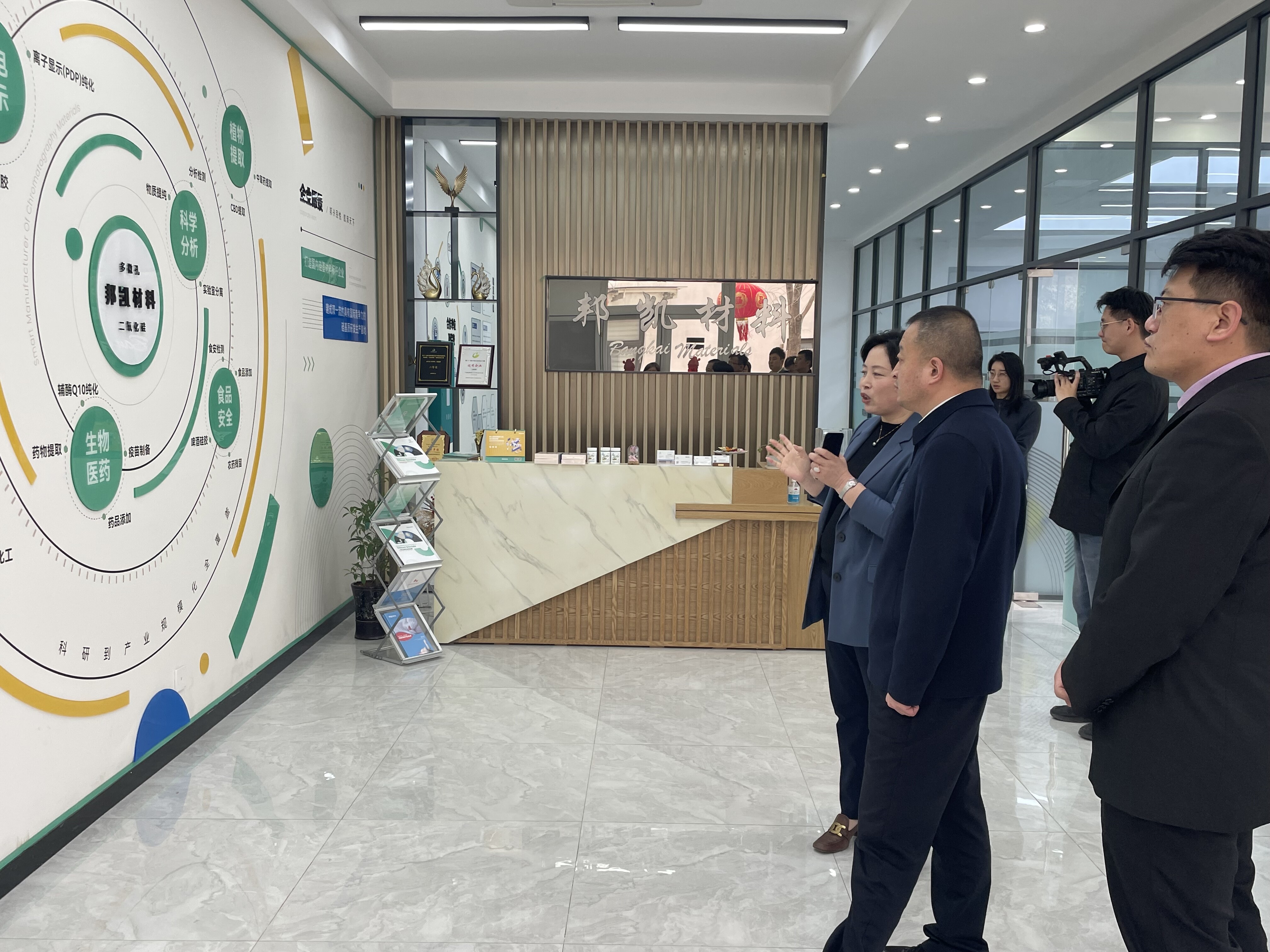 Warmly welcome the relevant persons in charge of the management committee to visit Bangkai Warmly welcome the relevant persons in charge of the management committee to visit Bangkai