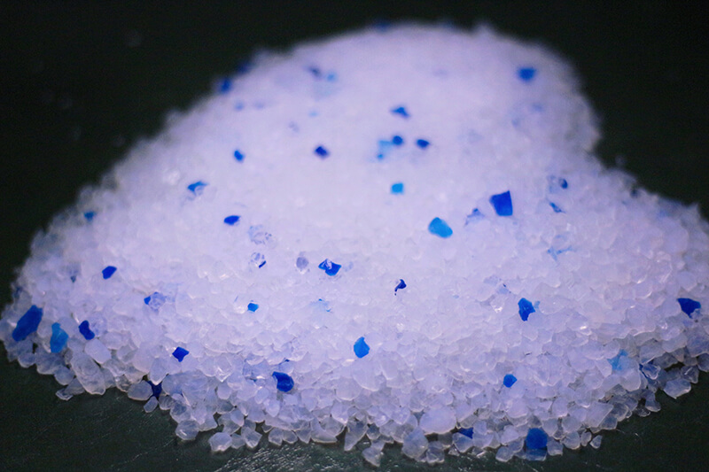 What is silica gel cat litter?