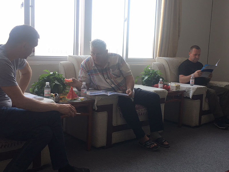 Russian guests come to visit and discuss with us
