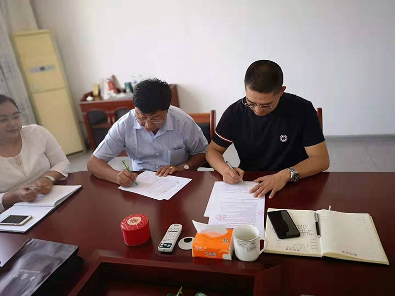 Sign the contract with Myanmar guests 