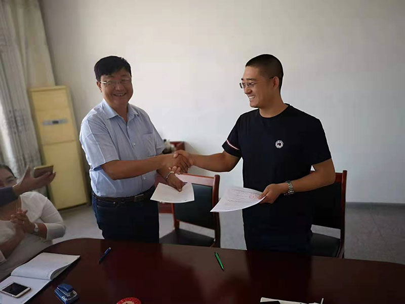 Sign the contract with Myanmar guests