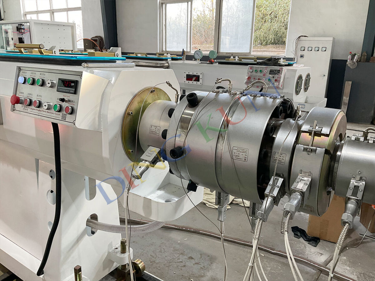 pvc pipe (2).jpg pvc pipe (2).jpg