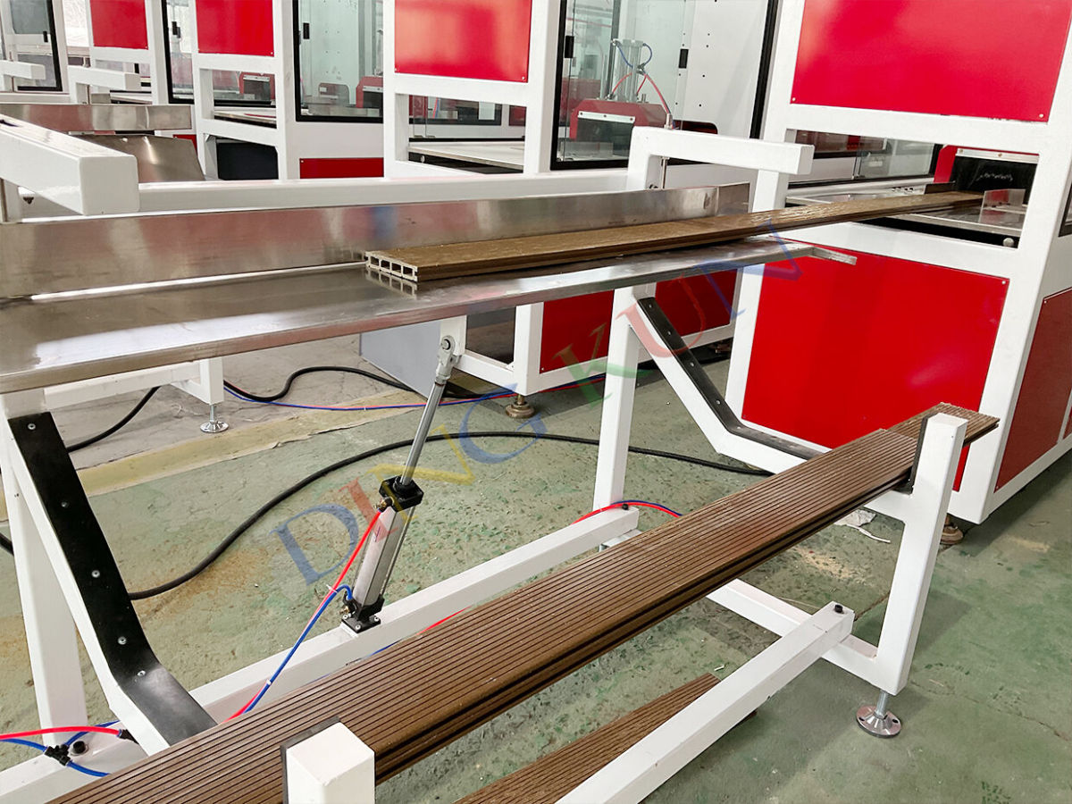 wpc deckingmachine (6).jpg