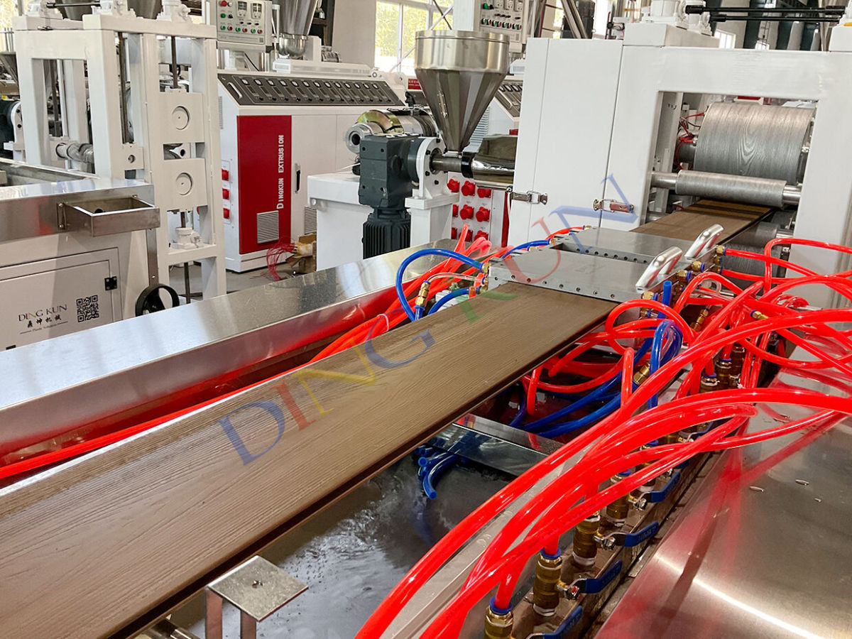 WPC CO-EXTRUSION MACHINE (2).jpg