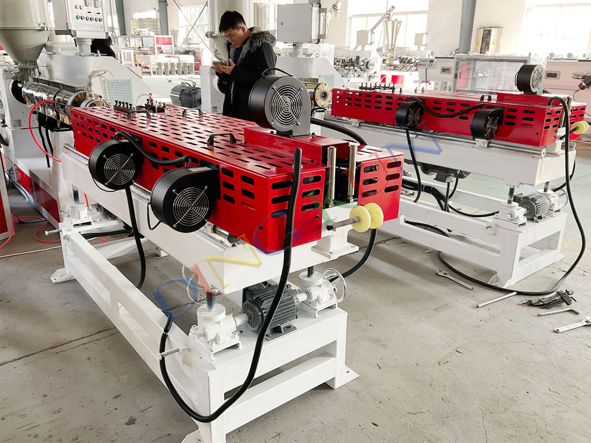 corrugated pipe machine (2).jpg