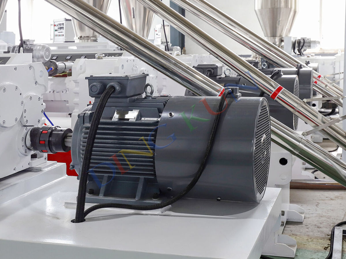TWIN SCREW EXTRUDER (1).jpg