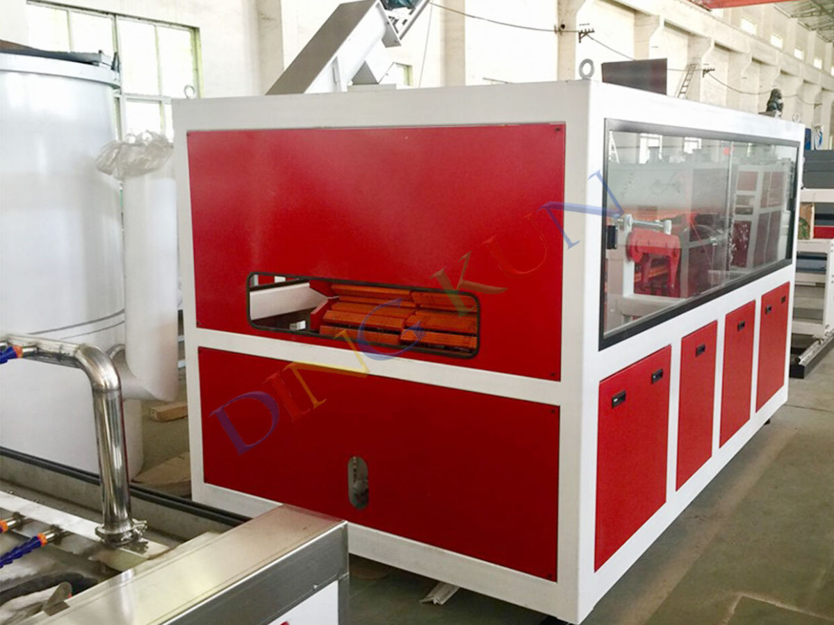 wpc door machine (2).jpg