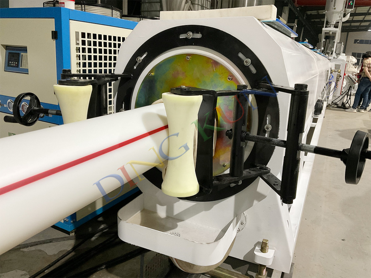 hdpe pipe machine (4).jpg hdpe pipe machine (4).jpg