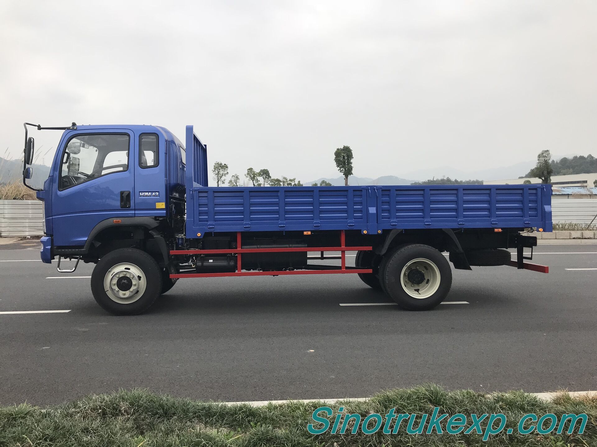 SINOTRUK HOMAN H3-4×4 CARGO TRUCK ZZ1168E3524C1