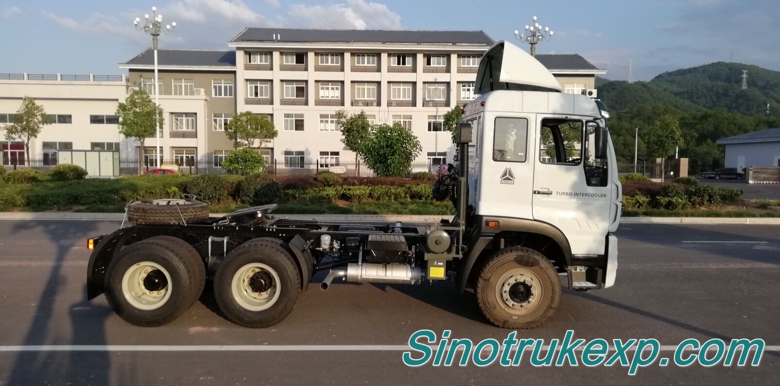 SINOTRUK HOMAN H5B-6×2 TRACTOR ZZ4258K32H0C1R