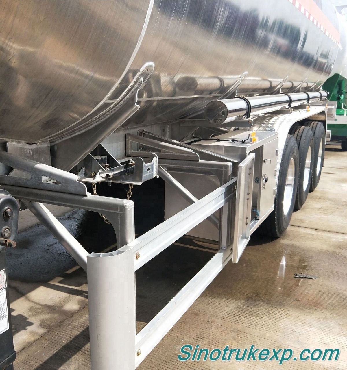 3 Axles Stainlessness Fuel Tanker Semi Trailer 42m