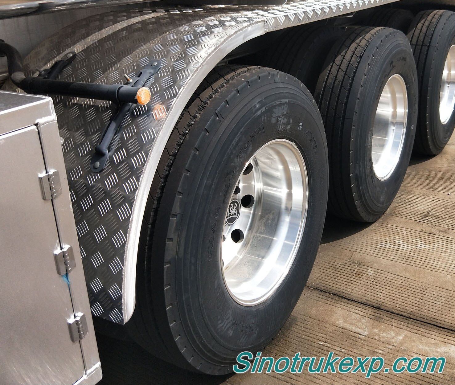 3 Axles Stainlessness Fuel Tanker Semi Trailer 42m³