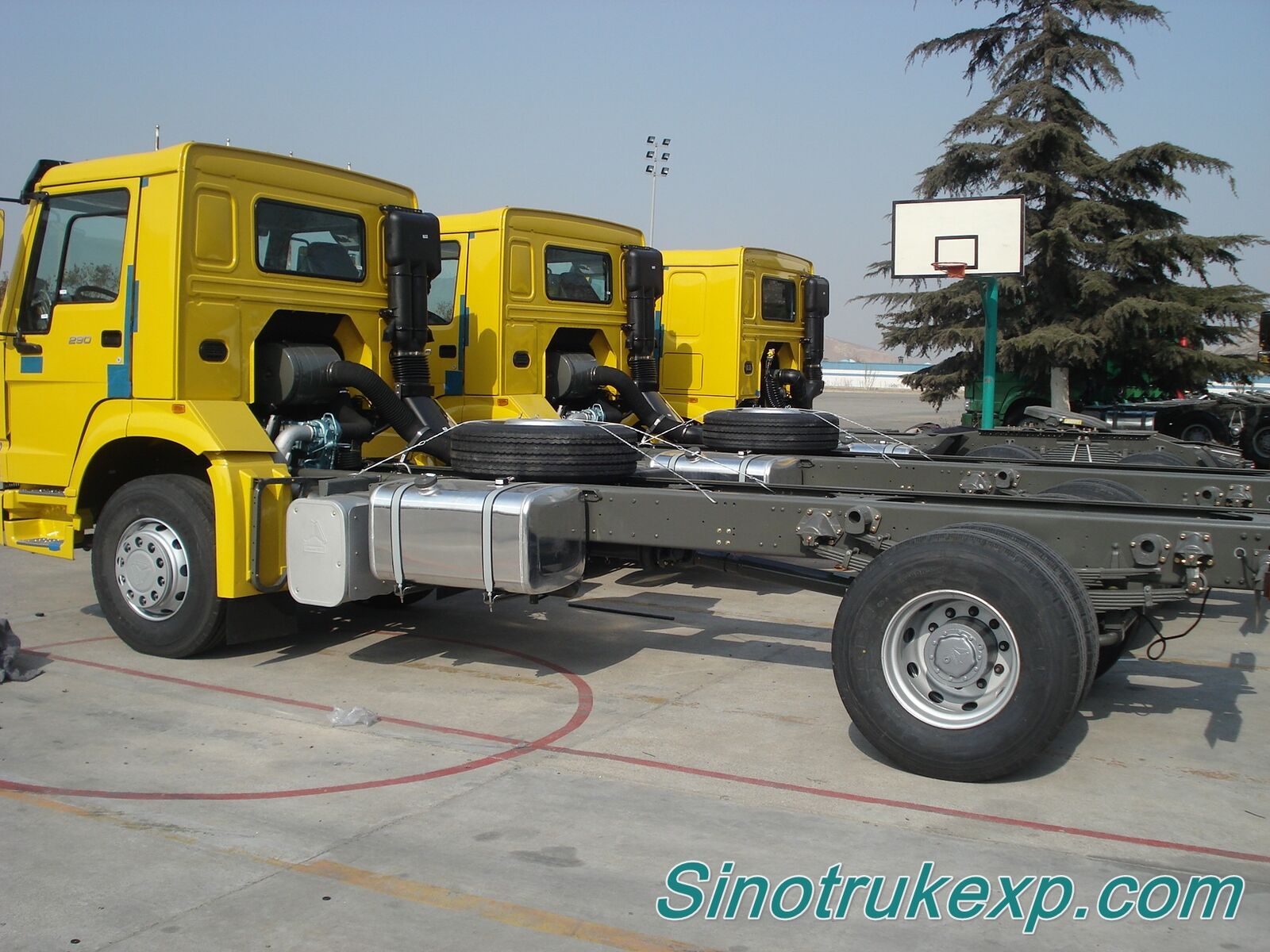 HOWO 4x2 cargo truck chassis