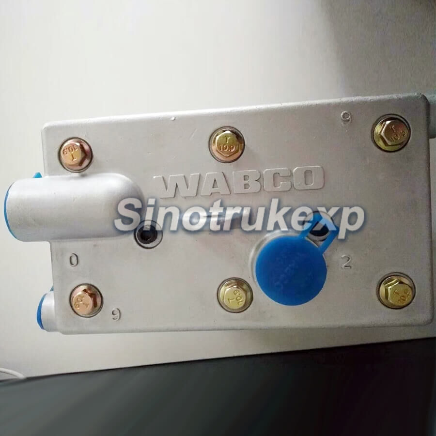 Sinotruk HOWO Auto parts Double Cylinder Air Compressor VG1560130080