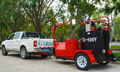 Routine maintenance of crack filling machine