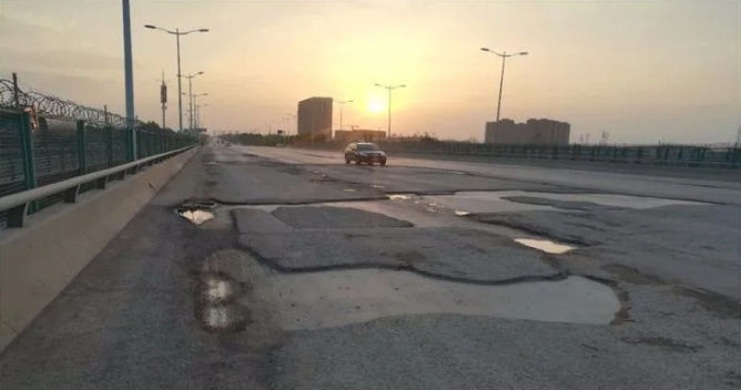 The-cause-of-bitumen-pavment-potholes-01.jpg
