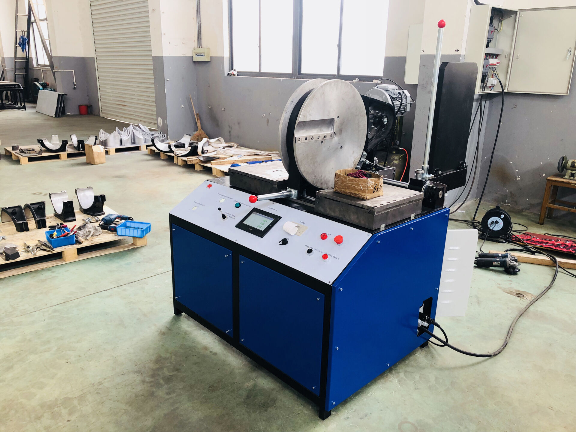 Muti-angle welding machine