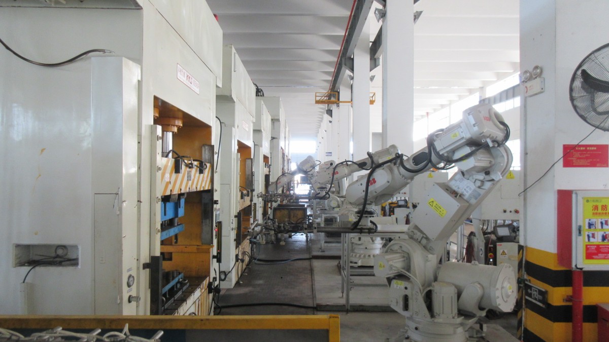 自动化.jpg Advantages Of Automatic Punching Equipment For Pressing Sinks