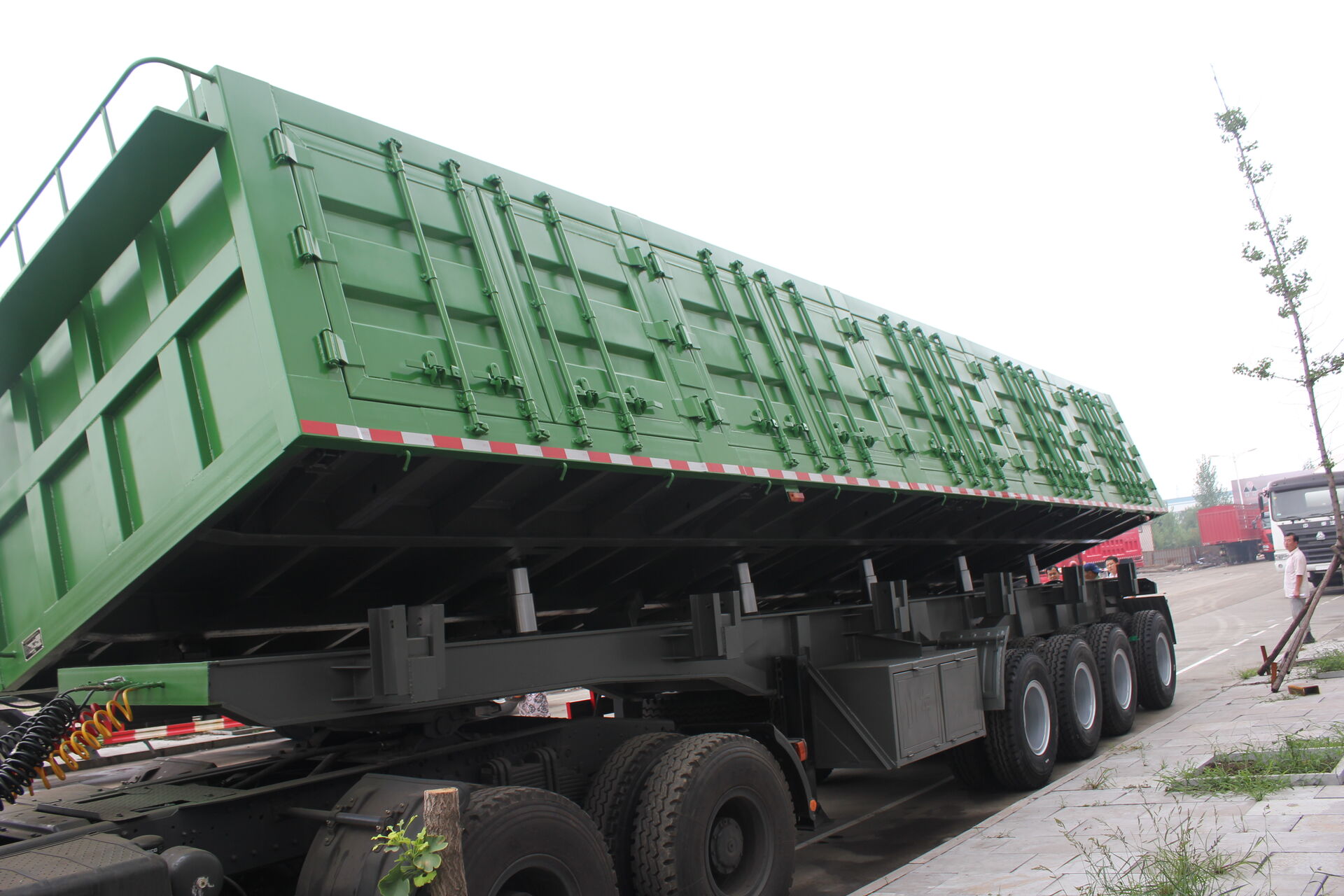 Side Dump Semi-Trailer