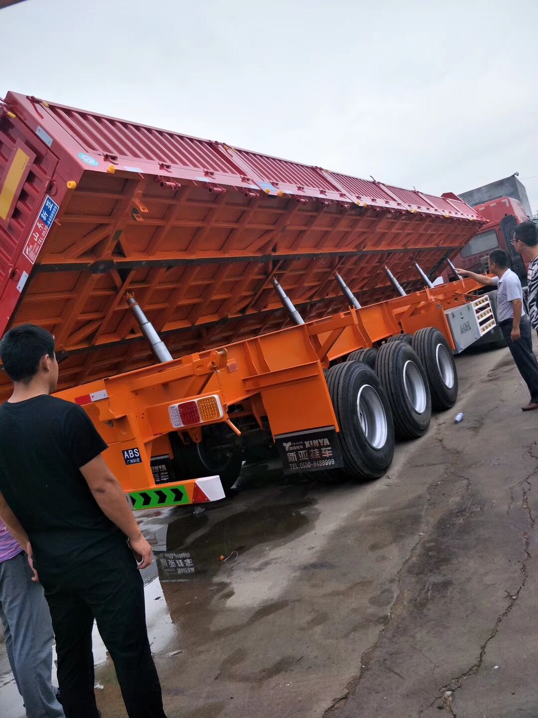 Side Dump Semi-Trailer