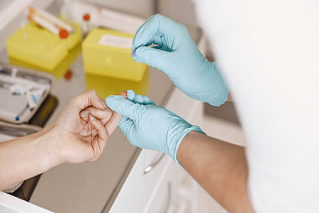 El kit de prueba de malaria P.f/P.v de BABIO permite una detección rápida de malaria
