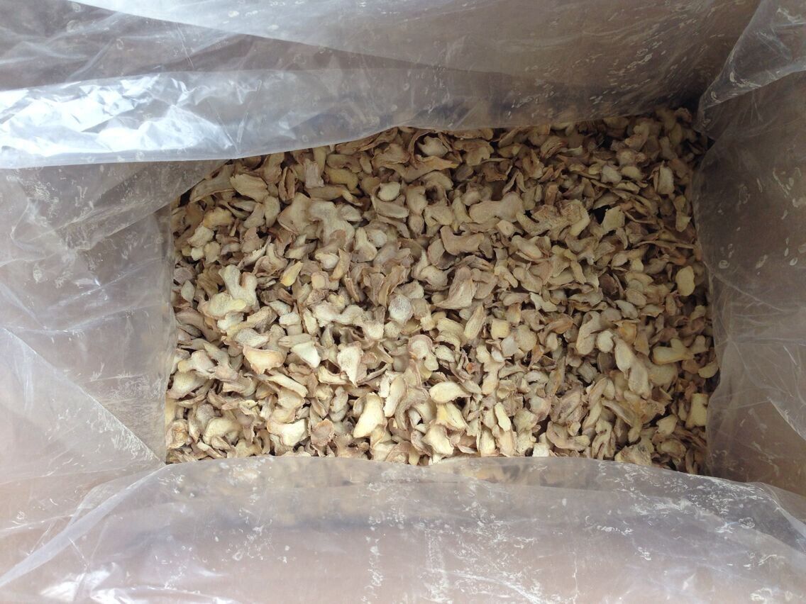 Ginger Flake / Dried Ginger Flake / Dehydrated Ginger Slice