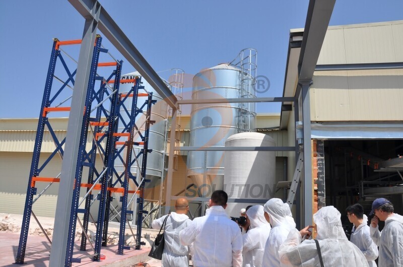 USA poultry farm, layer chicken cage.JPG