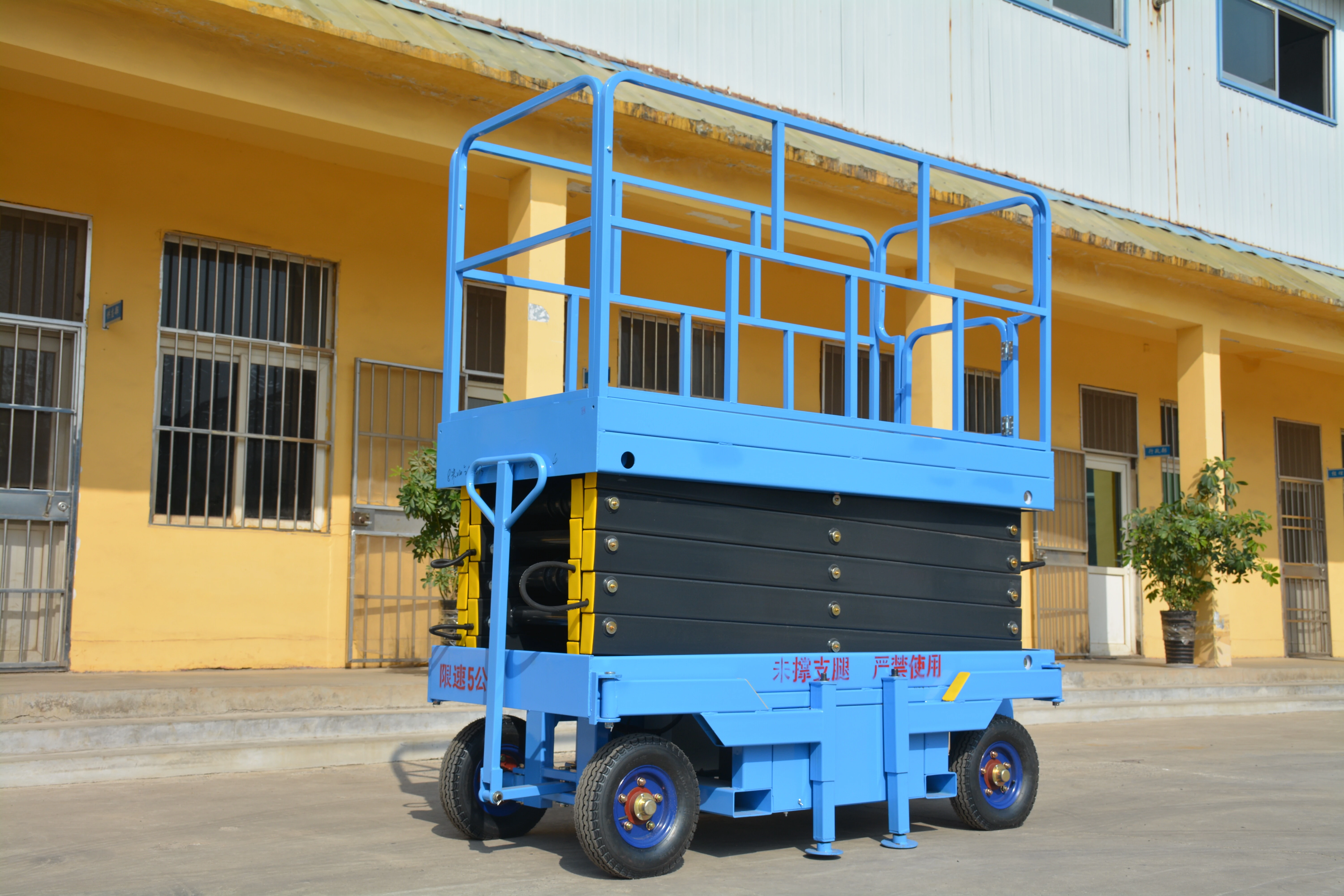10M Work Mobile Scissor Lift , Manual QYCY0.5-8
