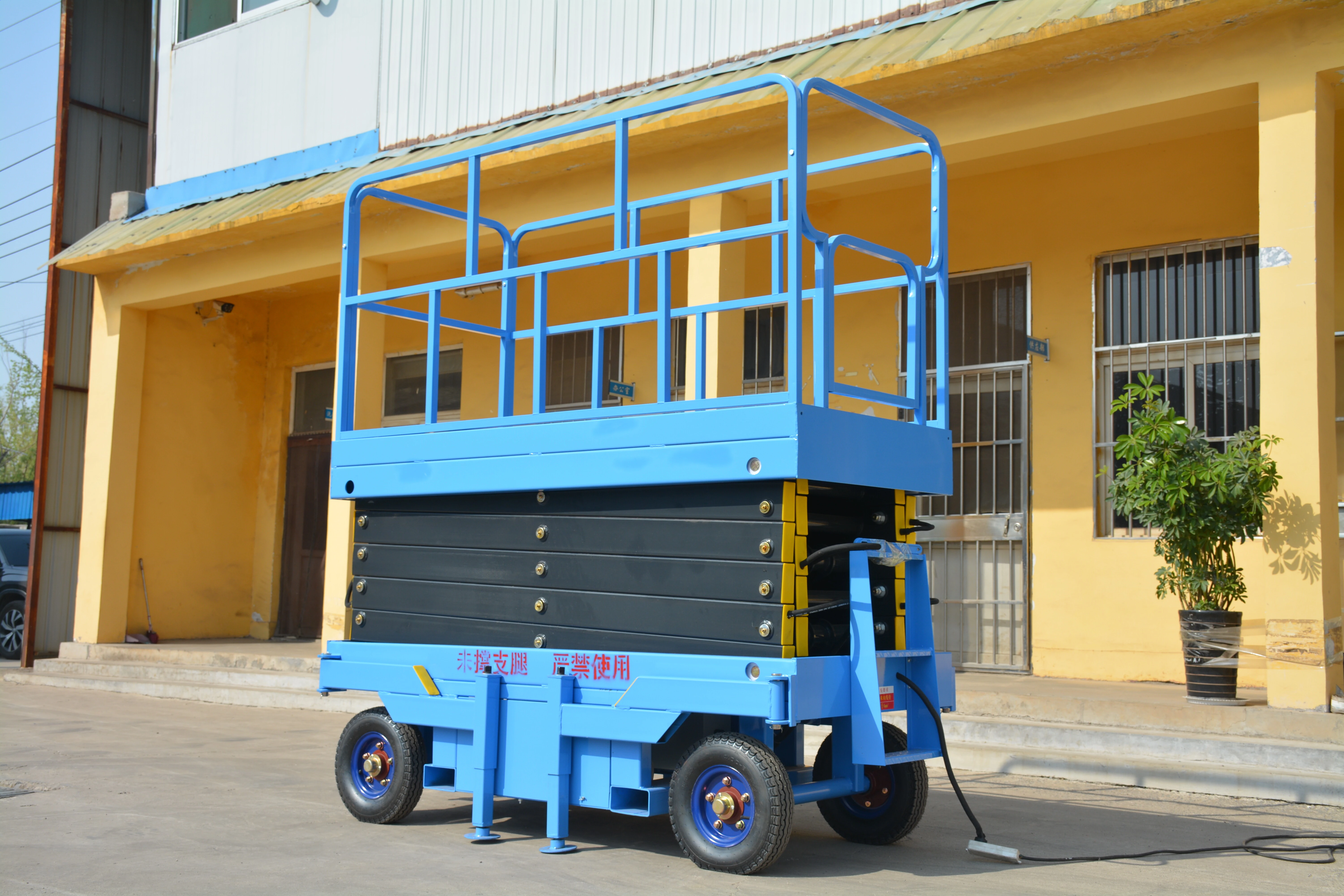 10M Work Mobile Scissor Lift , Manual QYCY0.5-8