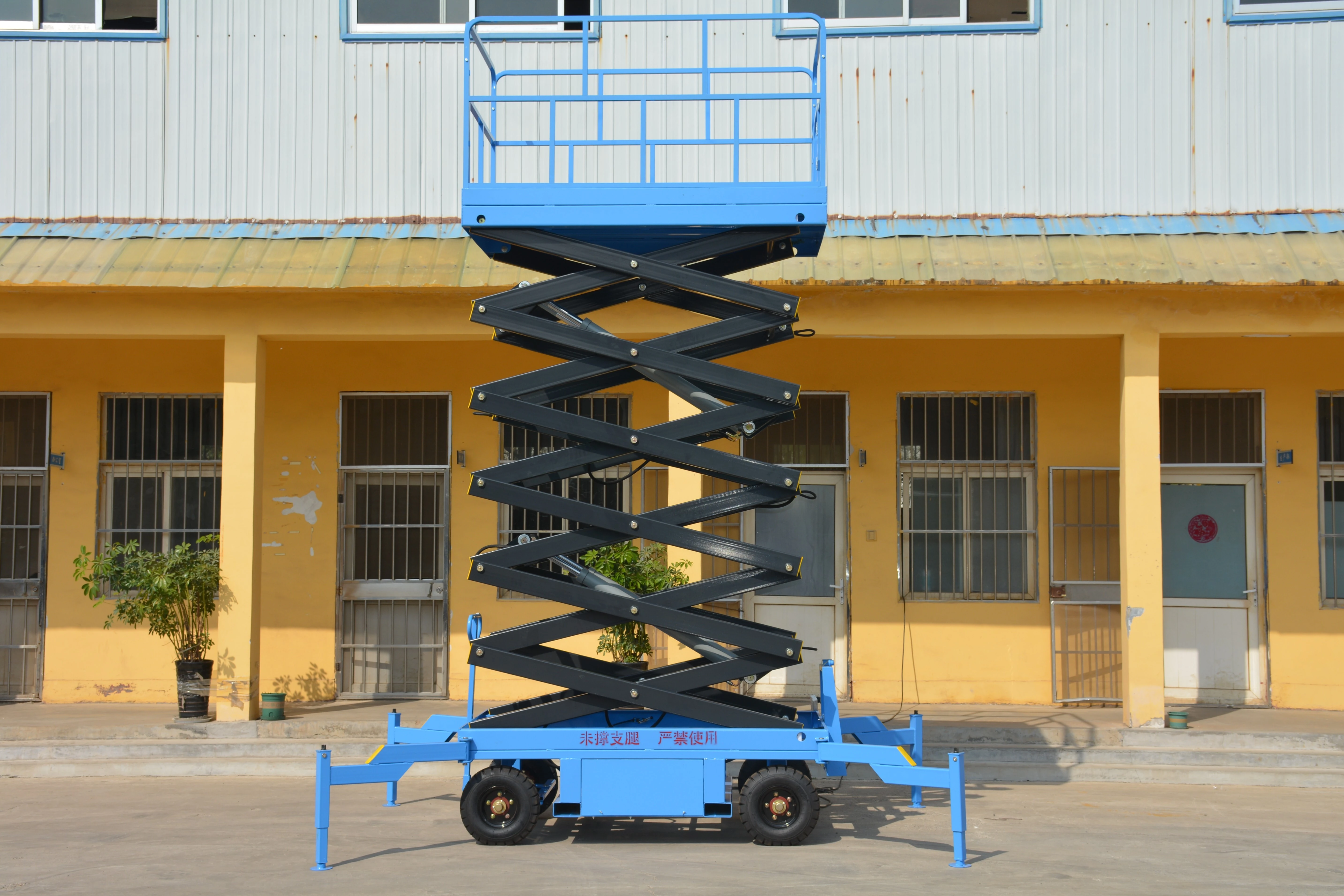 12M Work Mobile Scissor Lift , Manual QYCY1.5-10