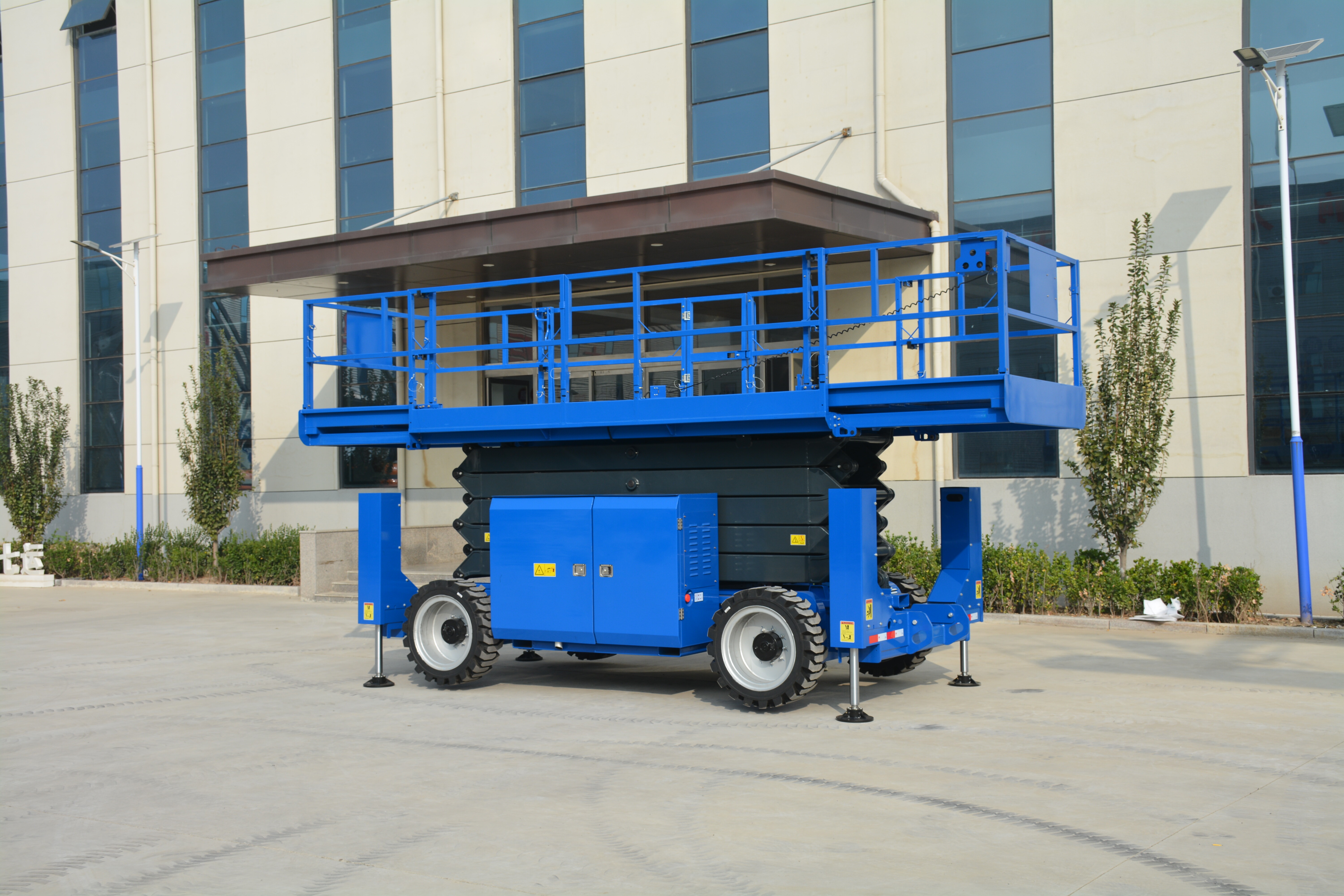 17.8M Work Off Road Scissor Lift , QYCY-16RT