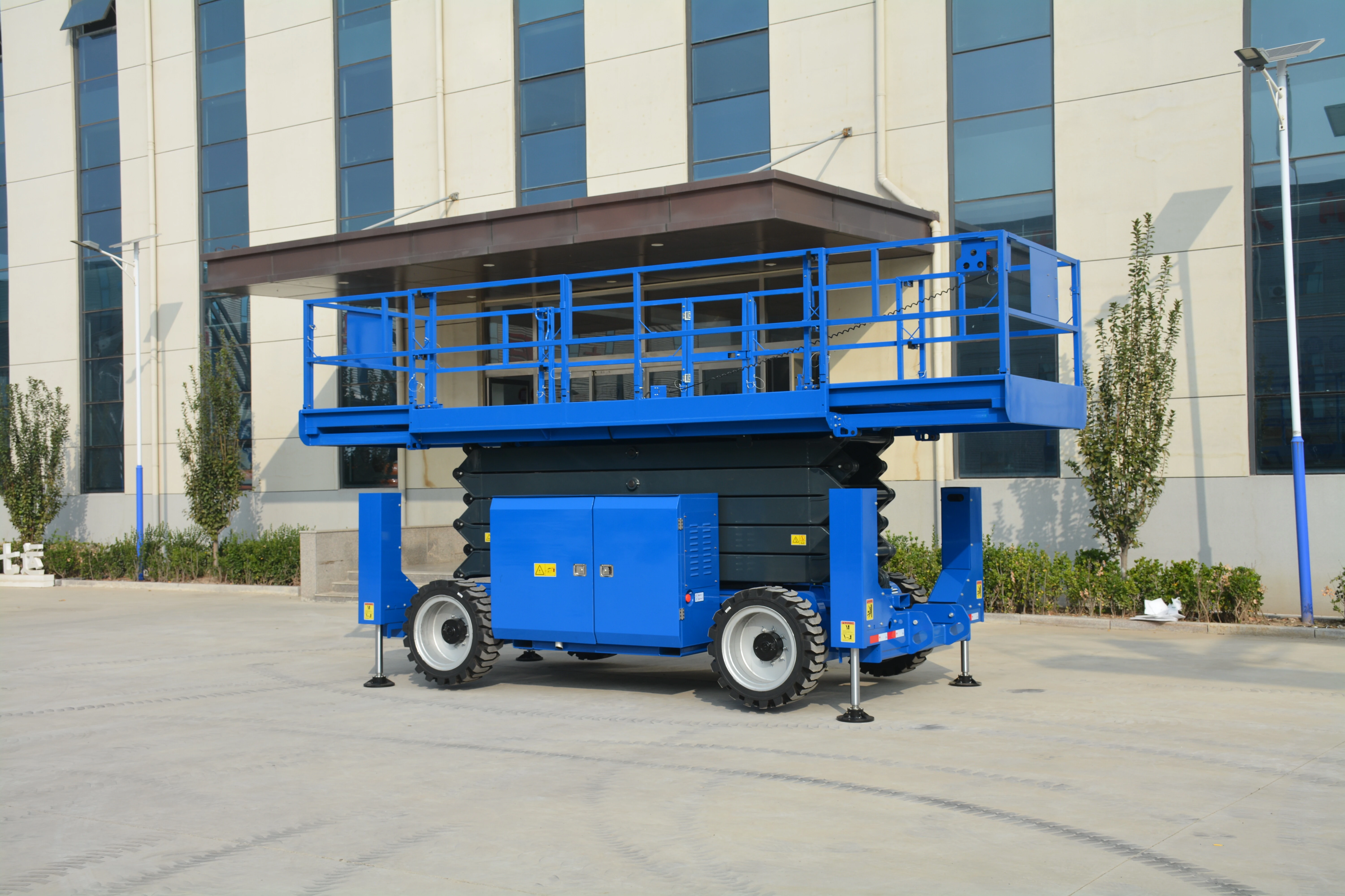 17.8M Work Off Road Scissor Lift , QYCY-16RT
