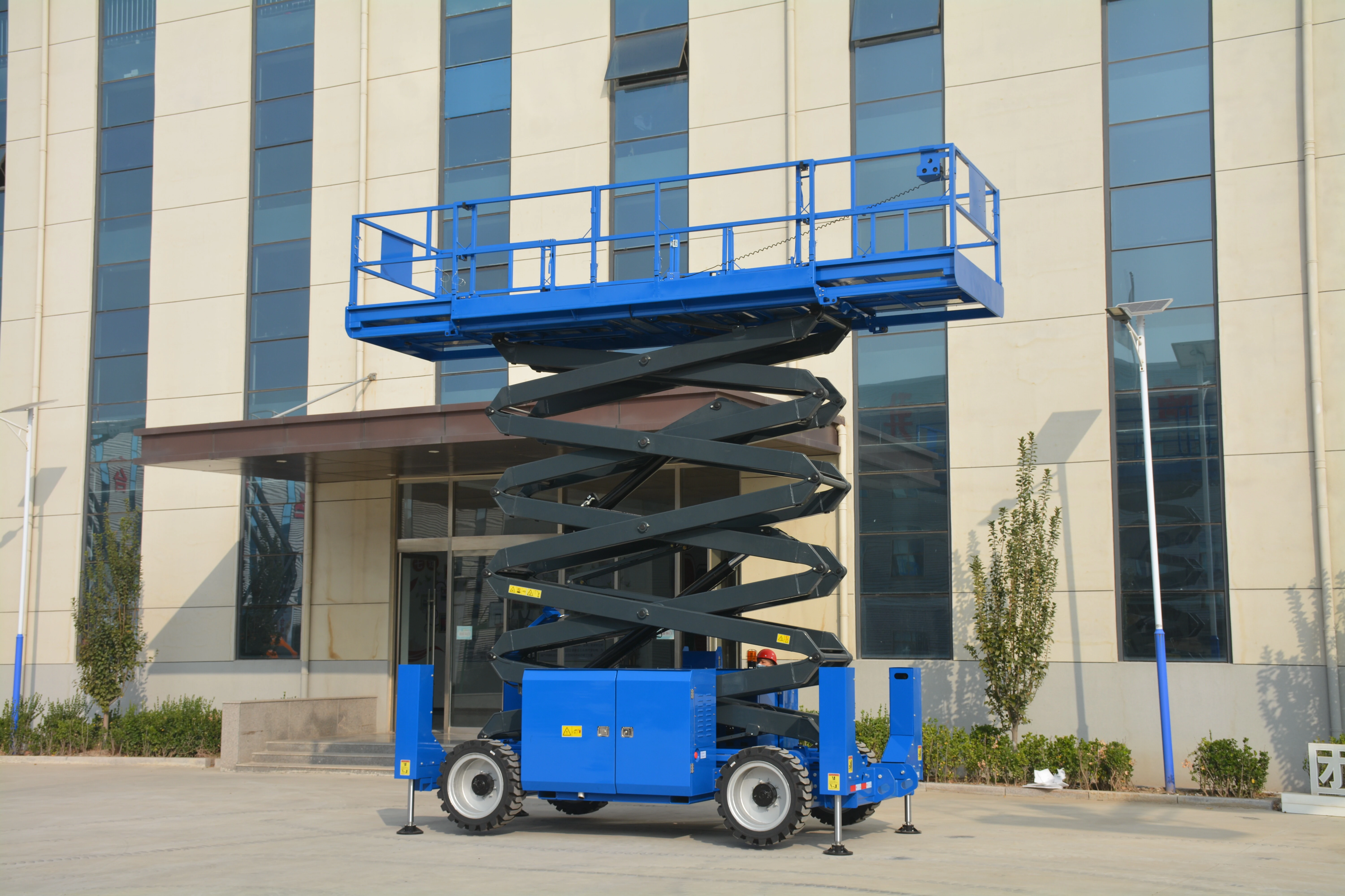 17.8M Work Off Road Scissor Lift , QYCY-16RT