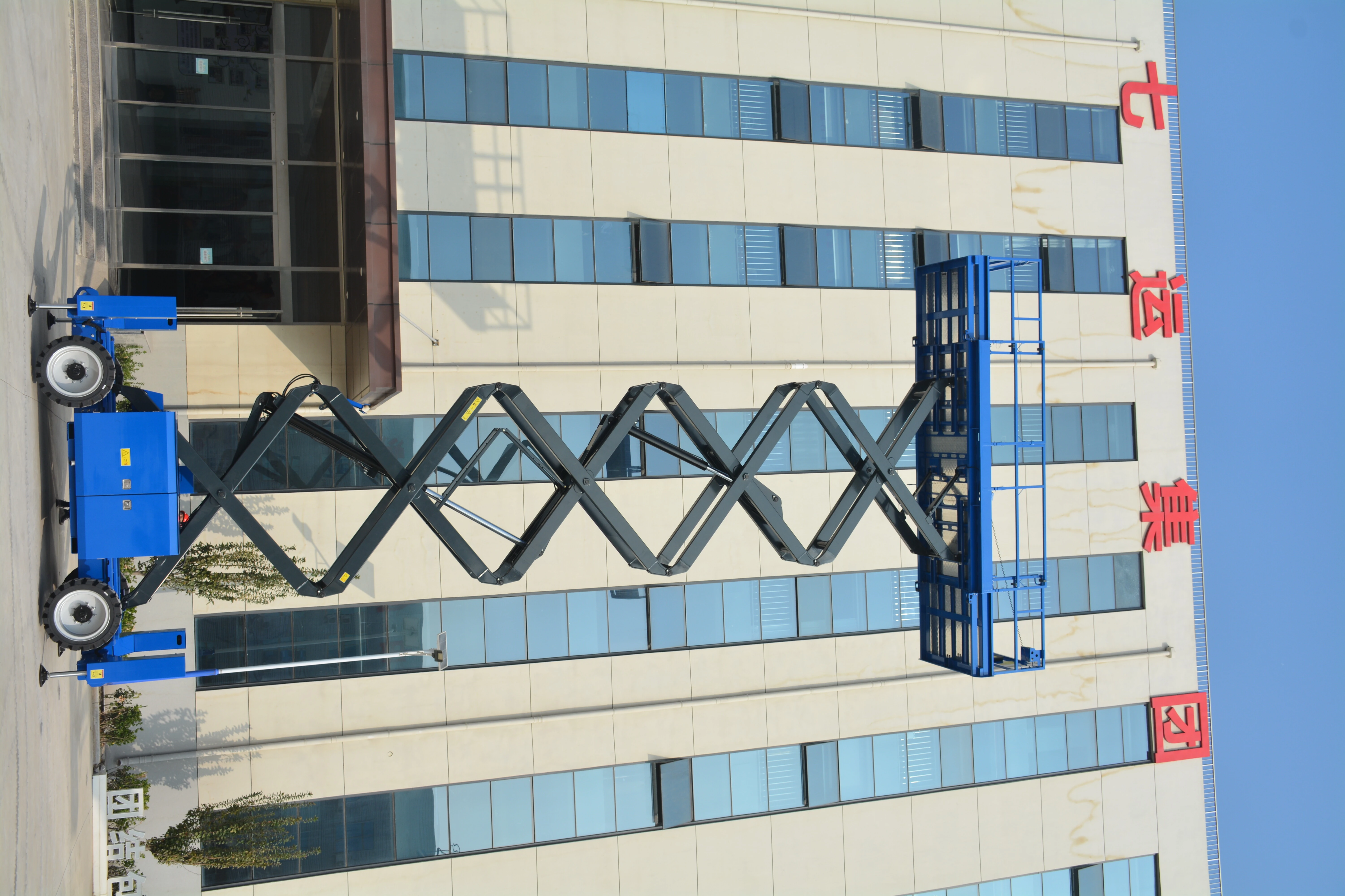 17.8M Work Off Road Scissor Lift , QYCY-16RT