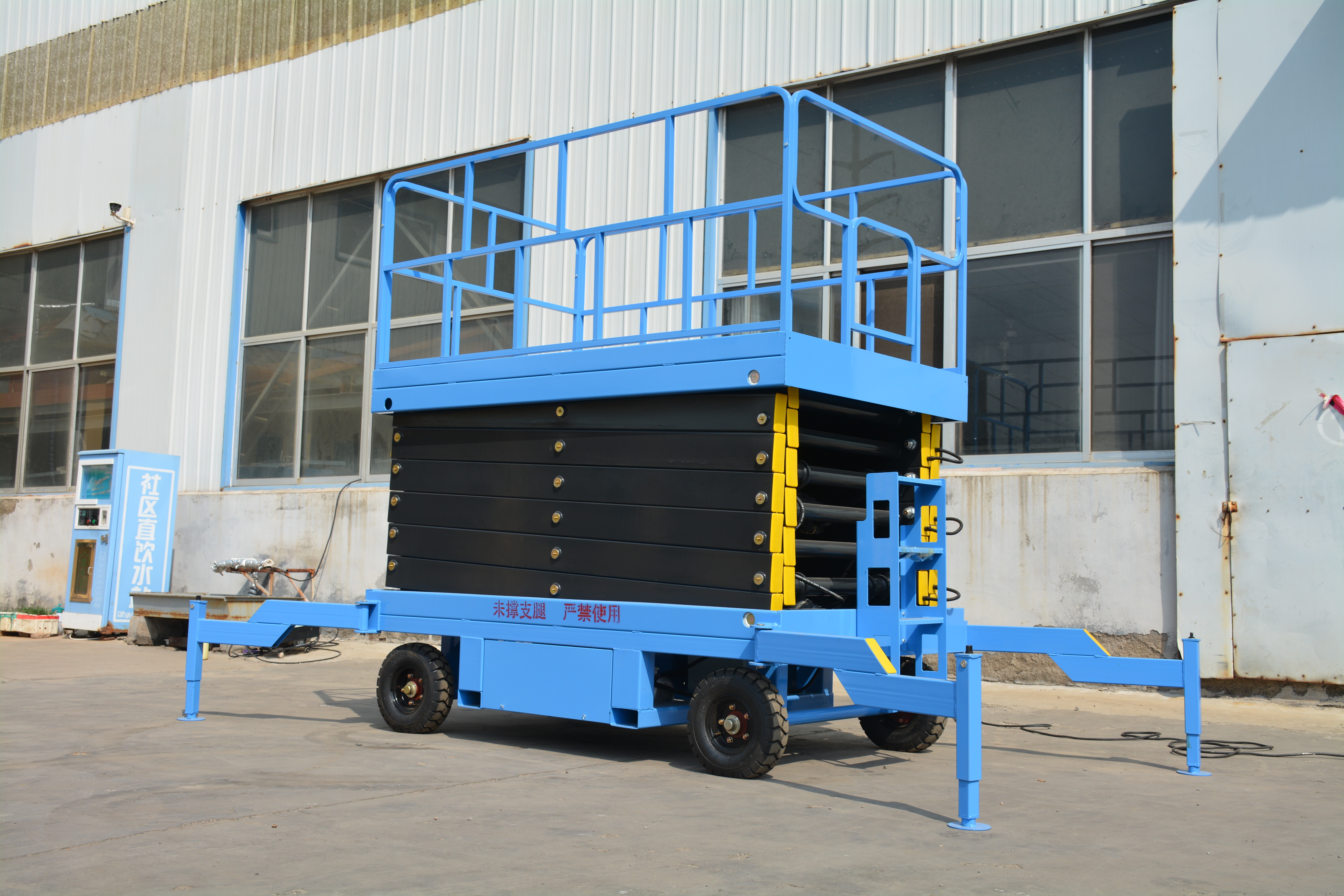 14M Work Mobile Scissor Lift , Manual QYCY1.0-12