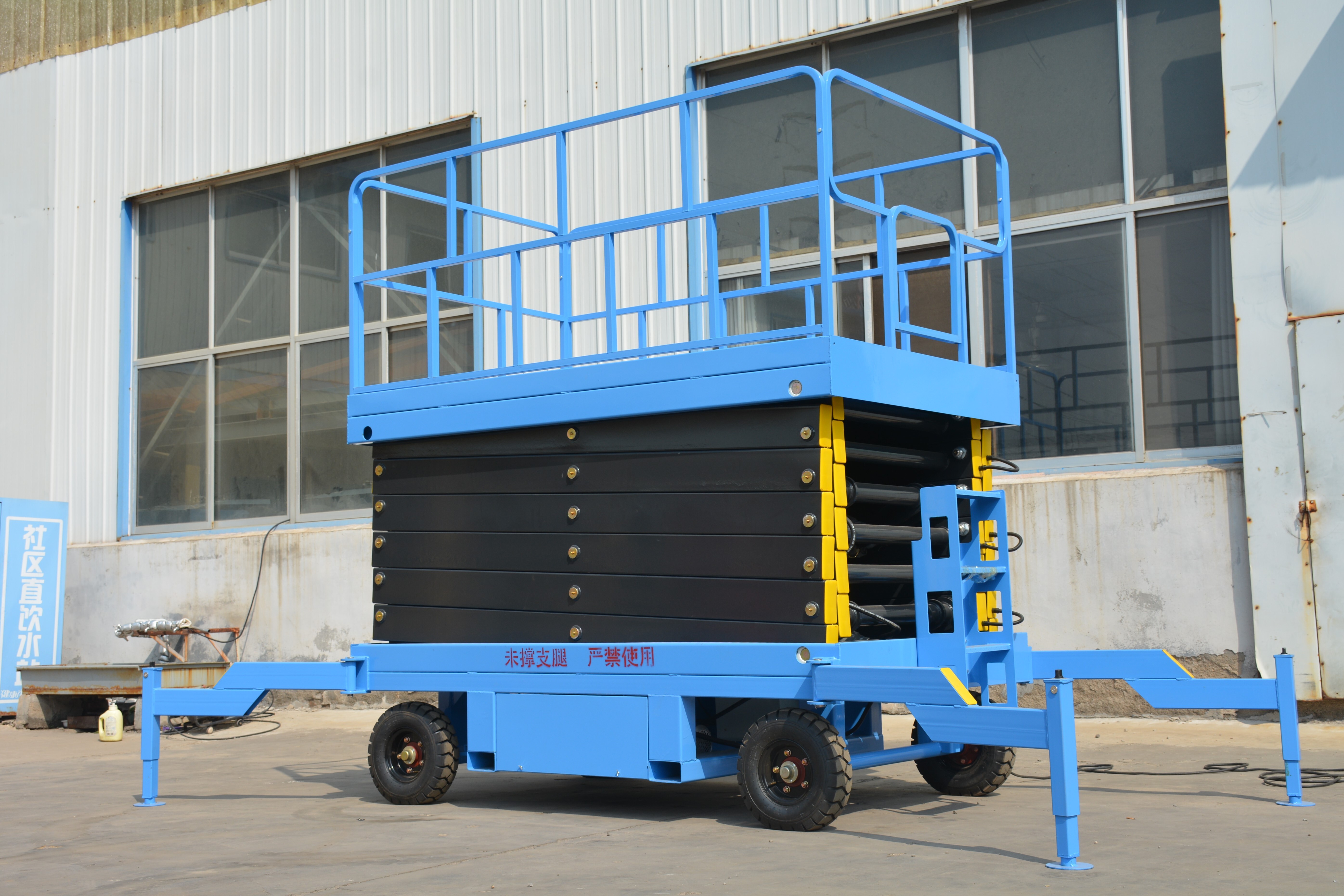 14M Work Mobile Scissor Lift , Manual QYCY1.0-12