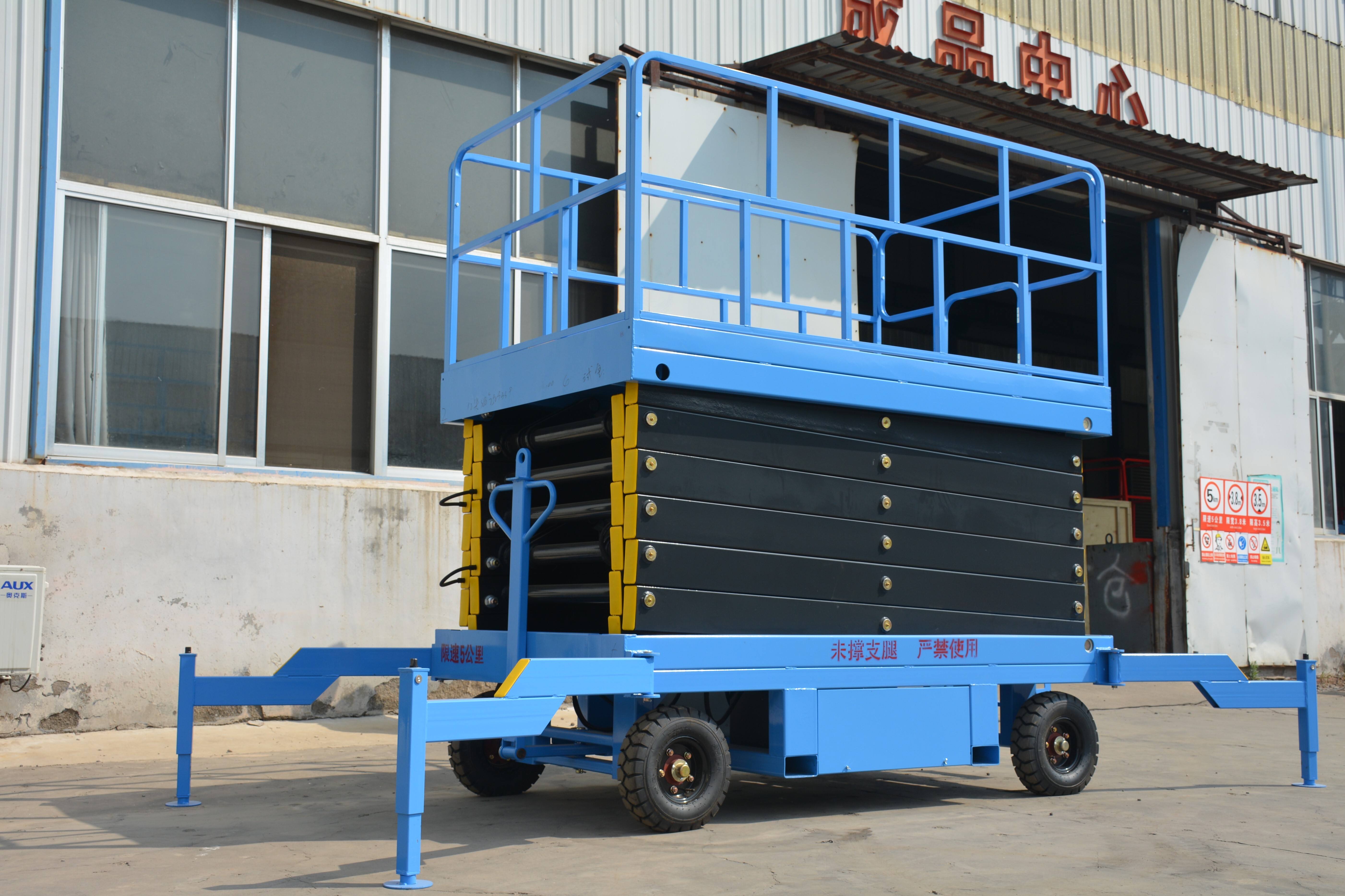 14M Work Mobile Scissor Lift , Manual QYCY1.0-12